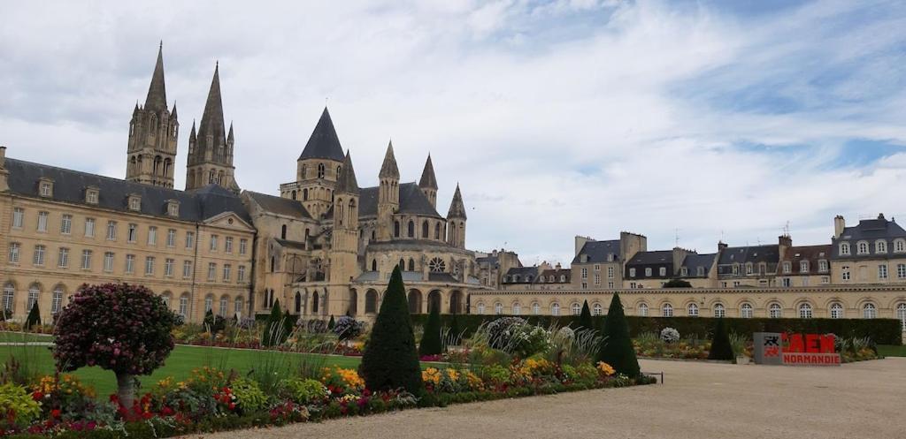 Appartement lumineux idéalement situé à proximité de musées équipements sportifs salle de spectacle commerces Caen Exterior foto